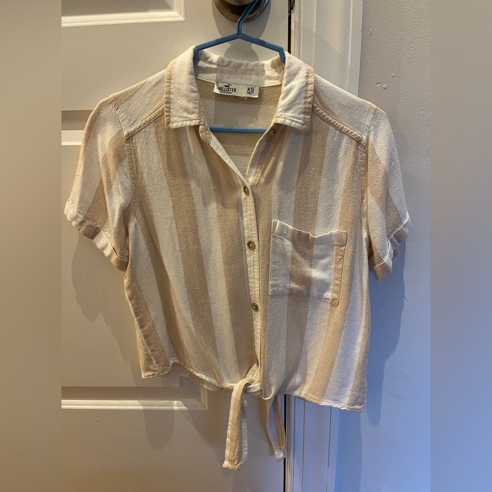 hollister cropped button up shirt!